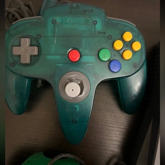 Nintendo 64 with 2 controllers - Picture 3 of 7